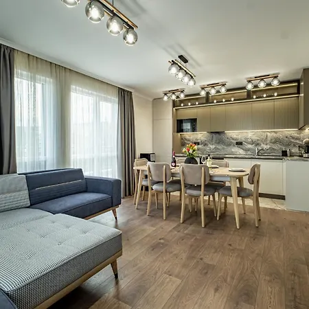 Aria Luxury Apartmet דירה *